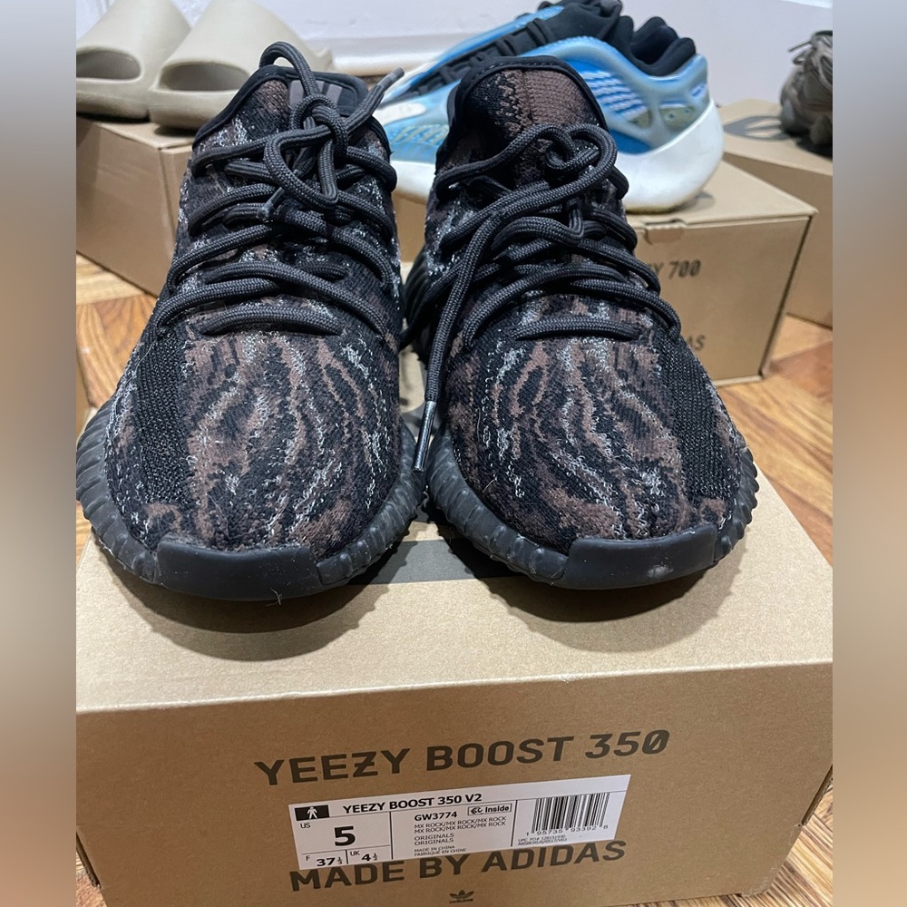 Yeezy Boost 350 size 5Y (W6.5)